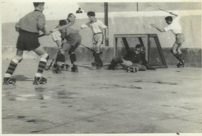 La pista mullada i el porter, Ton Mestres amb careta