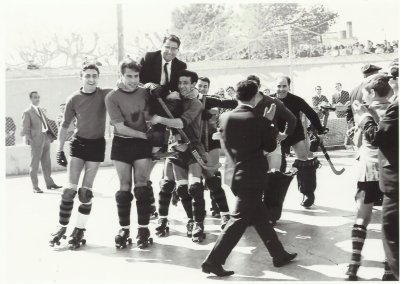 L’equip del CE Vendrell, després de guanyar al CP Calafell - II